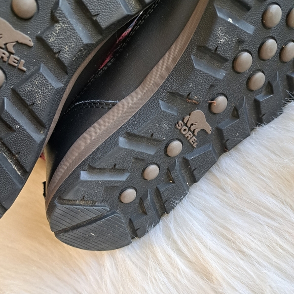 Beautiful Sorel snow boots - Picture 12 of 13